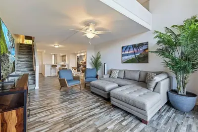 Image de Ocean view spacious 2 bedroom across the street from the beach