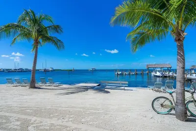 Image de Newly renovated 2-bedroom townhome with Direct Ocean View!