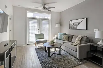 Image de Landing | Spectacular 2bd, Courtyard, Gym