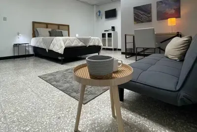 Image de Quaint Downtown Loft/Wi-Fi