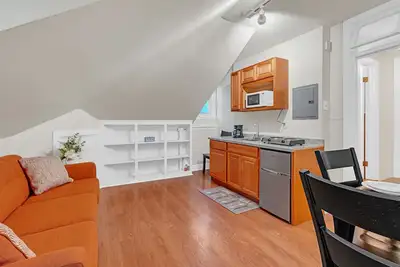 Image de New! Charming Belmont Condo Near Boston