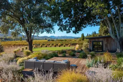 Image de Healdsburg 3-Bedroom Home Surrounded by Manicured Gardens and Stunning Vineyards