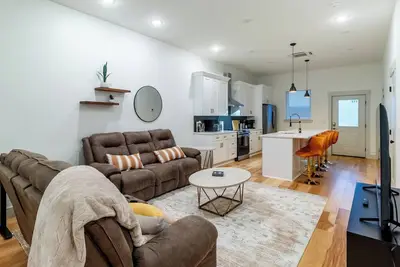 Image de Stylish Downtown Getaway – Walk to Everything!