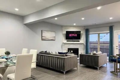 Image de Modern 3bds/2. 5bth Townhome with pvt garage in gated community in Lawrenceville