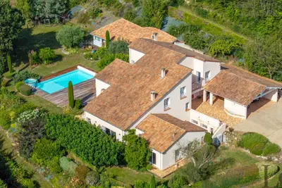Image de Maison contemporaine ouverte sur la nature : les jours heureux en famille.