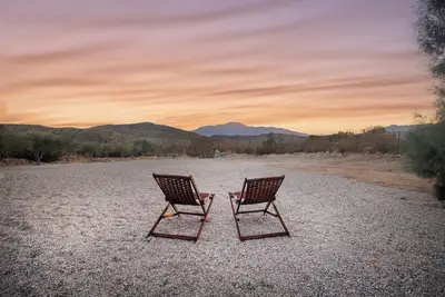 Image de Stylish Morongo Valley Retreat. Pond/waterfall views all around, fenced for dogs