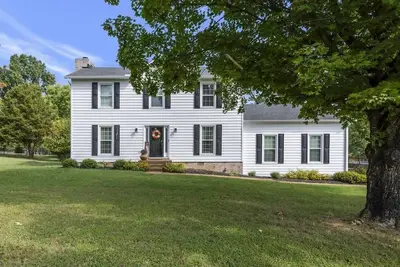Image de Private Neighborhood | Huge Back Yard | Game Room