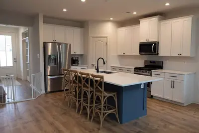Image de Spacious 5-bedroom house with pool access & amenities