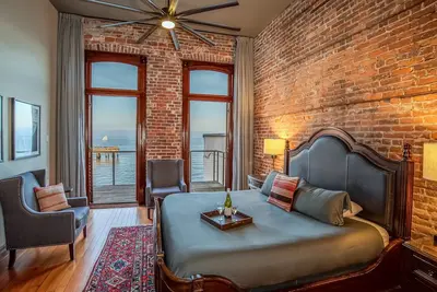 Image de Historic Water View Room overlooking The Bay with private balcony