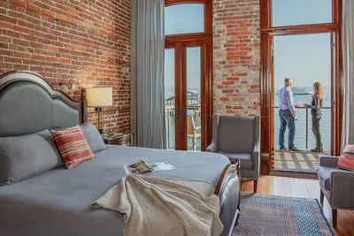 Image de Historic Water View Room overlooking The Bay with private balcony