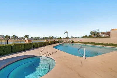 Image de Modern Scottsdale Townhome w/ Heated Pool Access