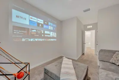 Image de Serenity House|Pool, Gym, & Park