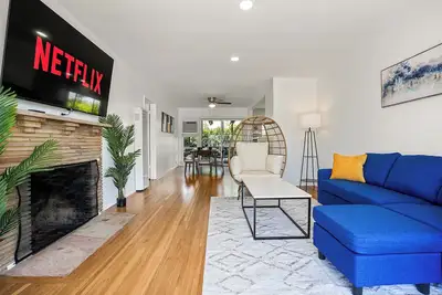 Image de Bungalow Near Disneyland + Garage Parking
