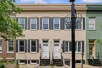 Image de Spacious 4-bedroom townhome in beautiful Alexandria with WiFi, Ac