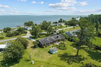 Image de Seabbatical with Water Views, Close to Downtown