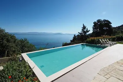 Image de Contemporary Seafront Villa, A\/C, Private Pool, Amazing Views - Walking Distance to Beach & Tavernas