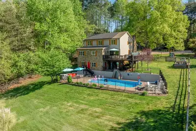 Image de Lakefront Resort/ Pool/ Epic Gameroom/ EVCharger / Pickleball Court / Hot Tub
