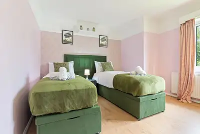Image de Beautiful 5 Bedroom House with free parking, penn rd