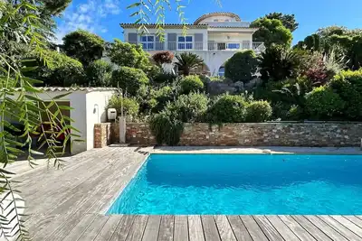 Image de Loue villa aux Issambres - vue mer, piscine et calme absolu - 10 couchages