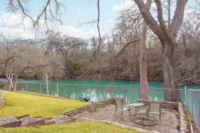 Image de Hooked On The River - 2/2, sleeps 6, riverfront!