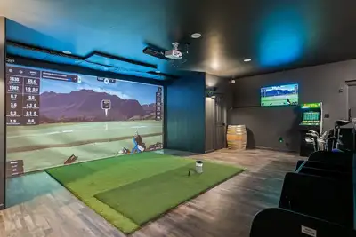Image de The Distillery + Golf Simulator l Hot Tub