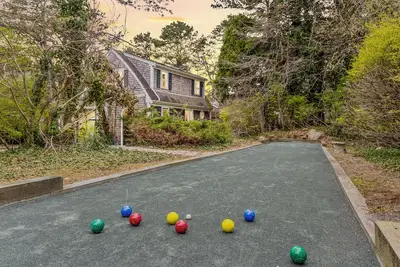 Image de Sleeps 12, Hot Tub, 5 min to Beach, Bocce Ball