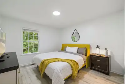 Image de 13 Minutes from Downtown Raleigh