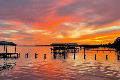 Image de Charming 4-bedroom house with Wi-Fi and Ac in House in Perdido Bay Lillian Al