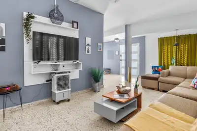 Image de Huge Home 4 Min from Airport and Beach and Placita Solar Panels & Jacuzzi & Pool