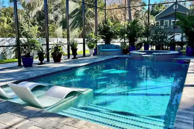 Image de Fabulously Appointed fully gated Home, with pool, hot tub & fire pits.