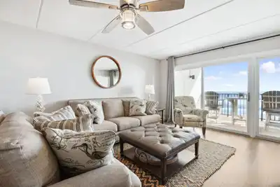 Image de Unwind by the Ocean in Your Beachfront Getaway