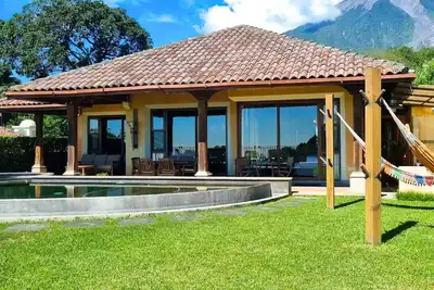 Image de La Reunión est le resort le plus exclusif du Guatemala. La Casa del Volcán