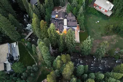 Image de Rocky Mountain Retreat - 6 Bed Vail Getaway, Riverside Location