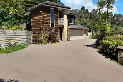 Kiwi Lodge Guest Suite neighbouring Kiwi Reserve Bird Park. Hottub, Pool, PetsOK