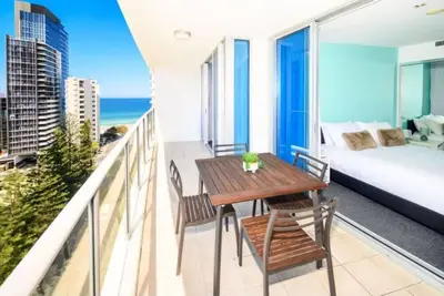 Image de Serenity In Surfers - Ocean Views, WiFi & Parking