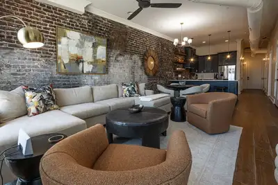 Image de Stylish Loft on Gay Street~ Free Parking+Walkable