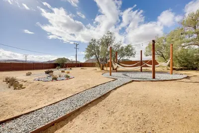 Image de Mtn-View Home ~ 8 Mi to Joshua Tree Nat’l Park!
