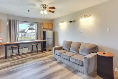 Image de Golf, Shop, Tour & More: Oakland City Apartment