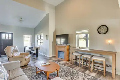 Image de Golf Course Views: Oakland City Retreat