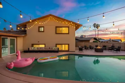 Image de 6 Br Resort Style Home! Pool~Game Room~Fire Pit