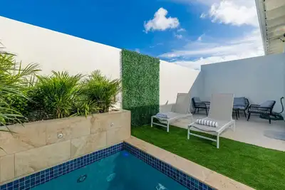 Image de Cozy & Charming 2br Oasis at Ponton Paradise by Bocobay