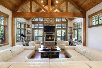 Image de Grand and Refined  - East Vail Home Near Bus!