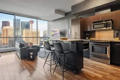 Image de King Bed | Calgary Tower Views |Walk to Saddledome