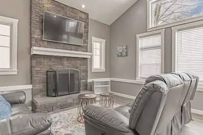 Summer Retreat 8br on 6 Acres of Land