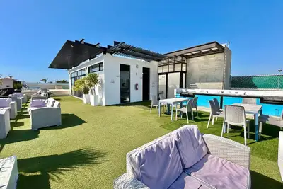 Image de Beautiful 100 steps from the beach/roof by Gpsrentas