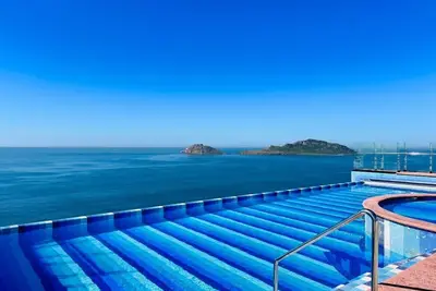 Image de Vista a la ciudad sobre el malecón by Gpsrentas