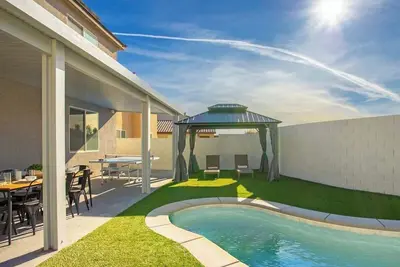 Image de 5br Powerhouse: Private Pool, Game Room & More!