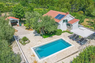 Image de Maison de vacances privée avec Wifi, piscine privée, climatisation, Tv, terrasse, animaux admis