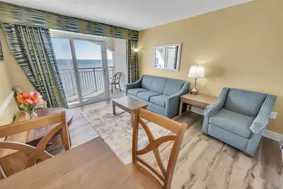 Image de Top Floor, Direct Oceanfront Views - Heated Pools!