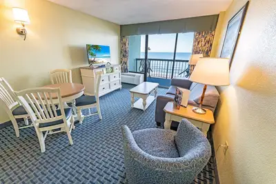 Image de Direct Oceanfront, Newly Remodeled & Heated Pools!
